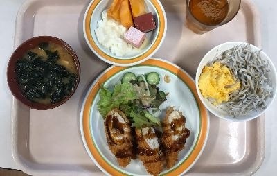 安くてボリューム満点の従食で昼食